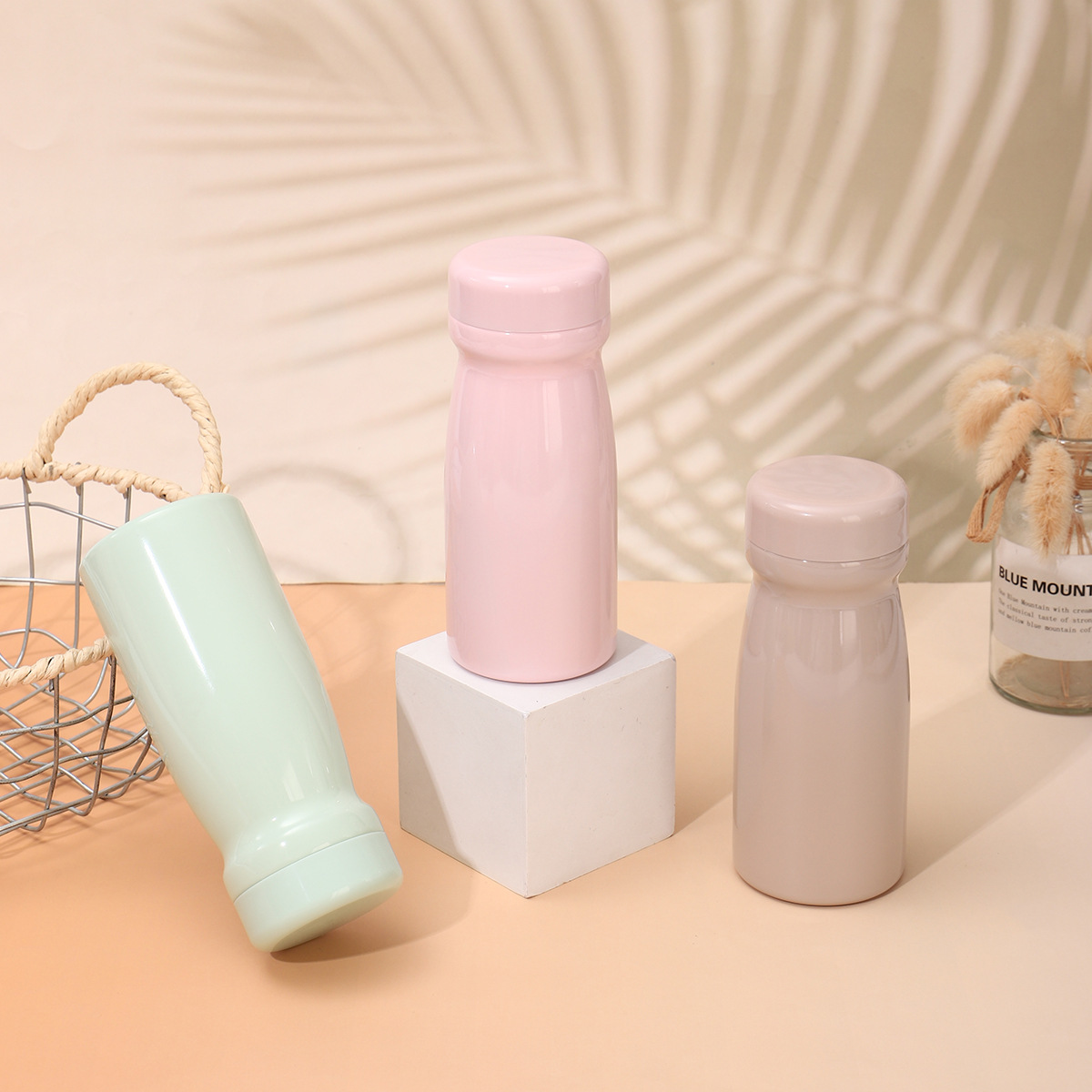 Vacuum bottle